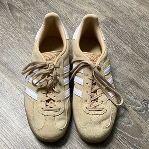 Adidas Gazelle- Women’s Beige & White Sneakers